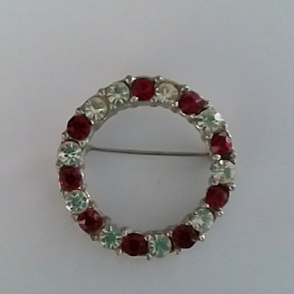 Red and white stone brooch pin